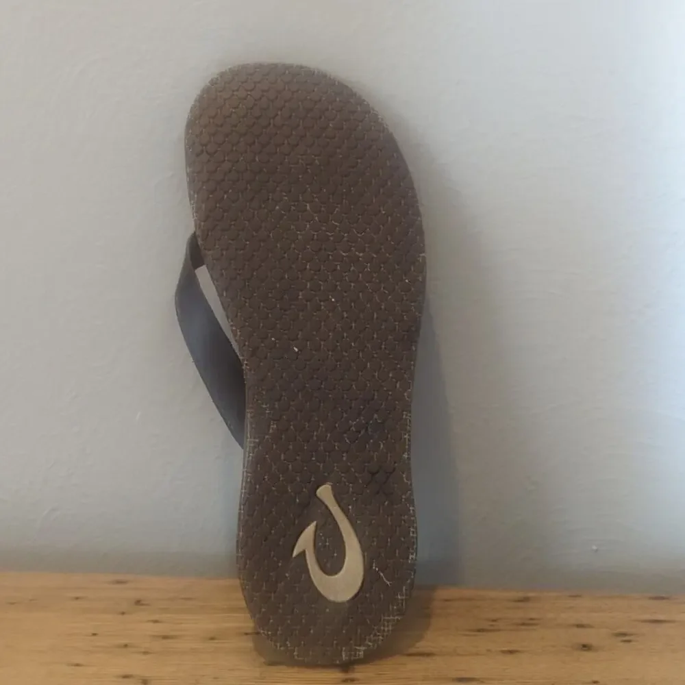 OluKai Hawaiian Inspired Brown Leather Sandals Women's Size 9
